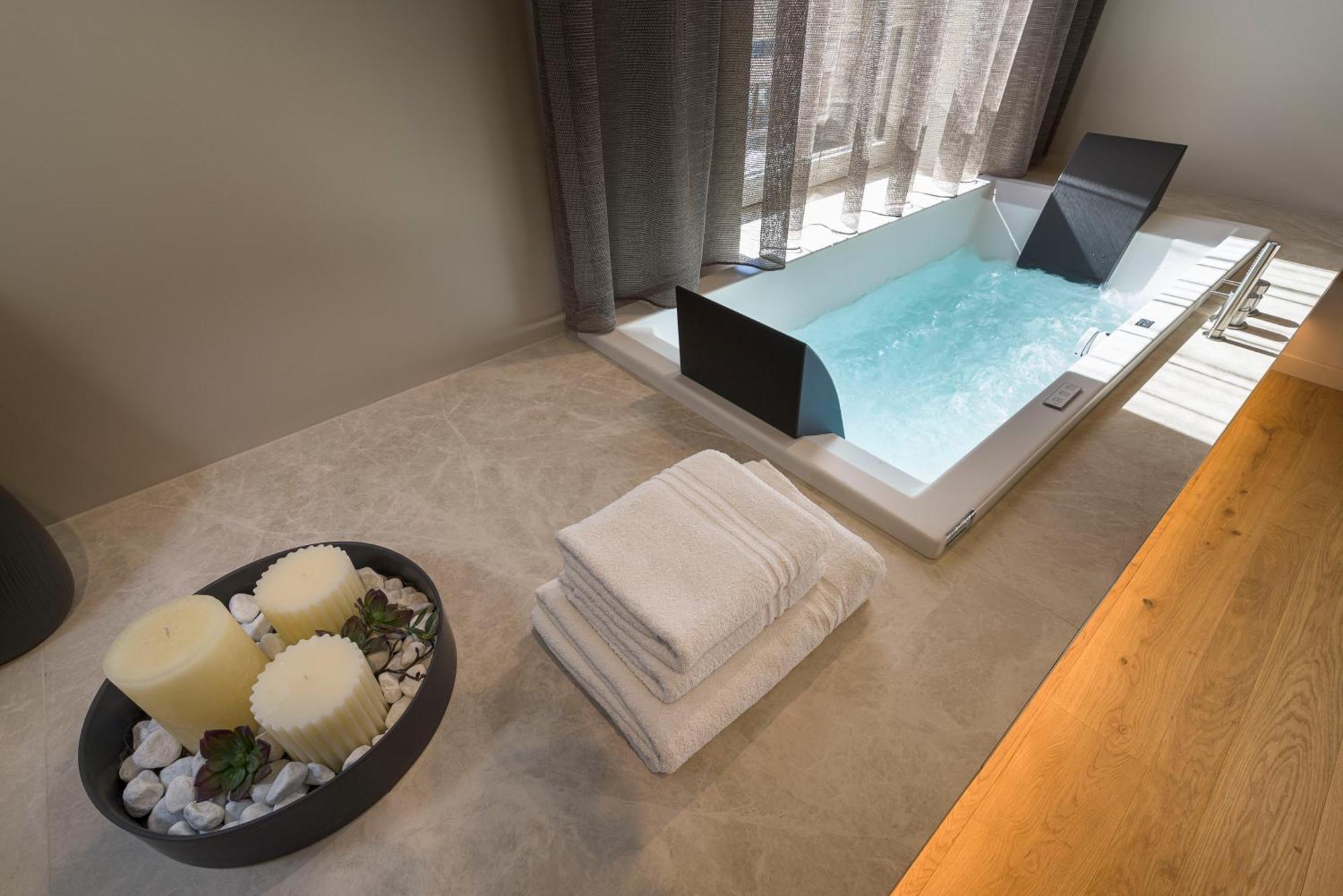 Aera Luxury - 301 302